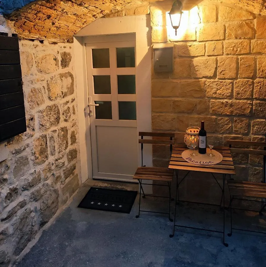 Stone House Lovric Apartment Kastela
