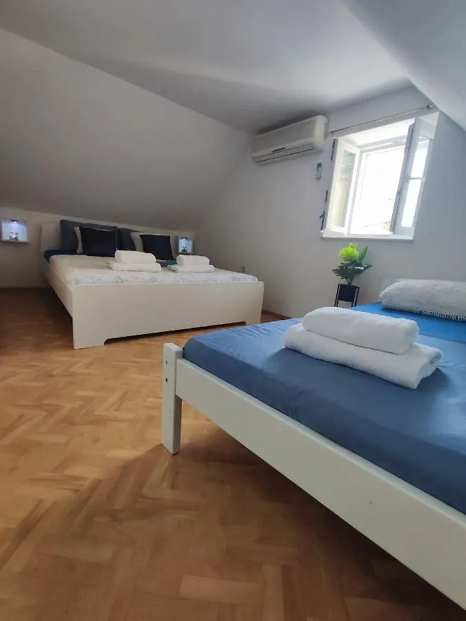 Stone House Lovric Apartment Kastela