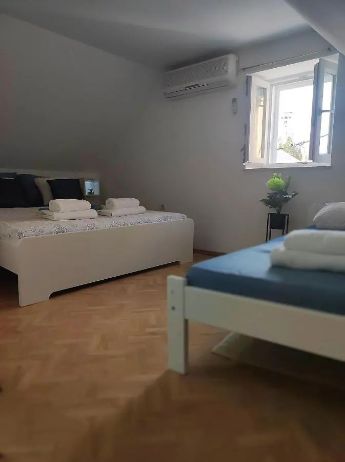 Stone House Lovric Apartment Kastela